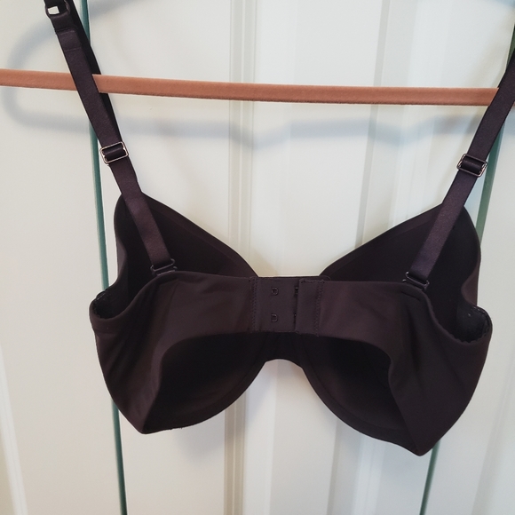 True &Co Body Convertible Underwire T-Shir - Picture 5 of 16